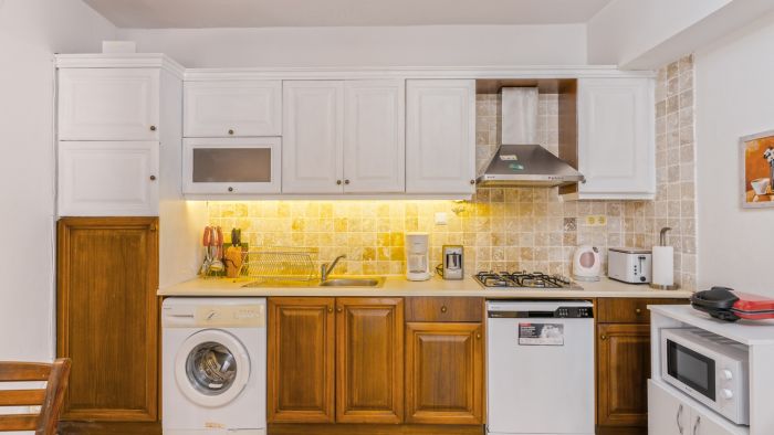 Villa with Garden & Shared Pool – 4 Min from Beach