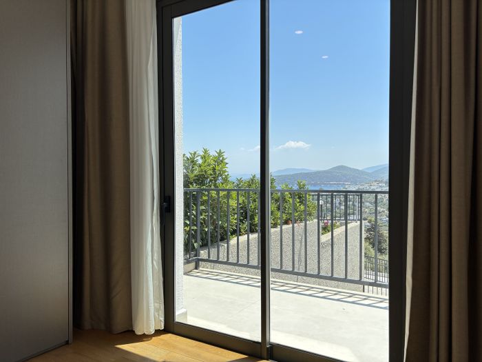 Türkbükü'nde Modern Havuzlu Villa