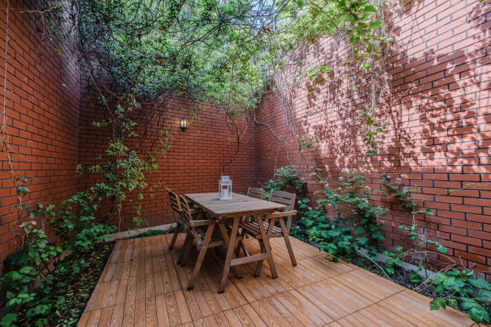 Detached Triplex with Garden & Terrace
