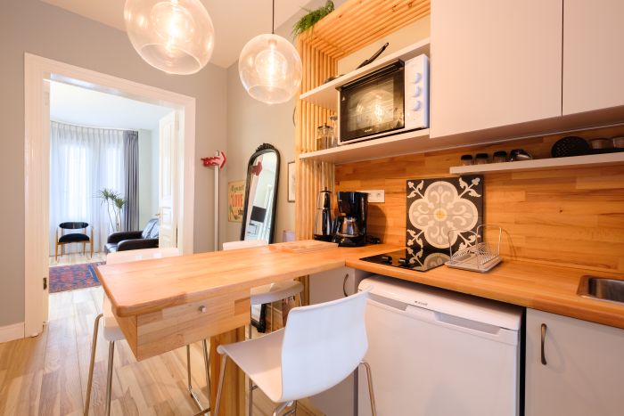 City-Center Urban Flat with Private Balcony
