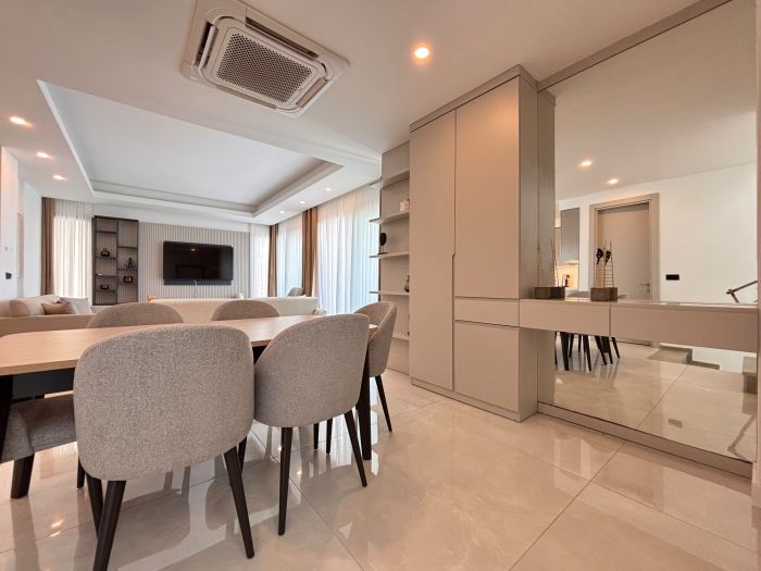 Türkbükü'nde Modern Havuzlu Villa