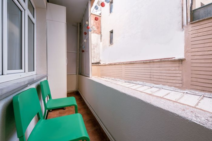 Stylish Flat w/ Balcony – 5 Mins from Taksim Square