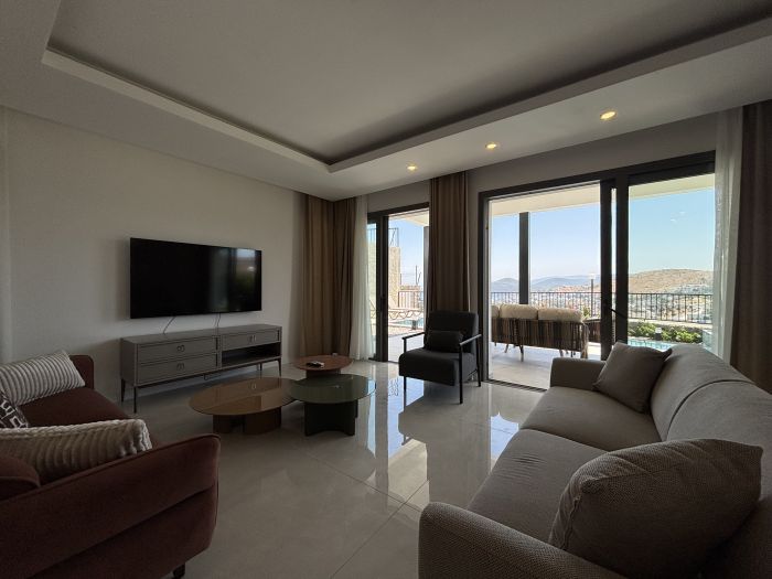 Türkbükü'nde Modern Havuzlu Villa