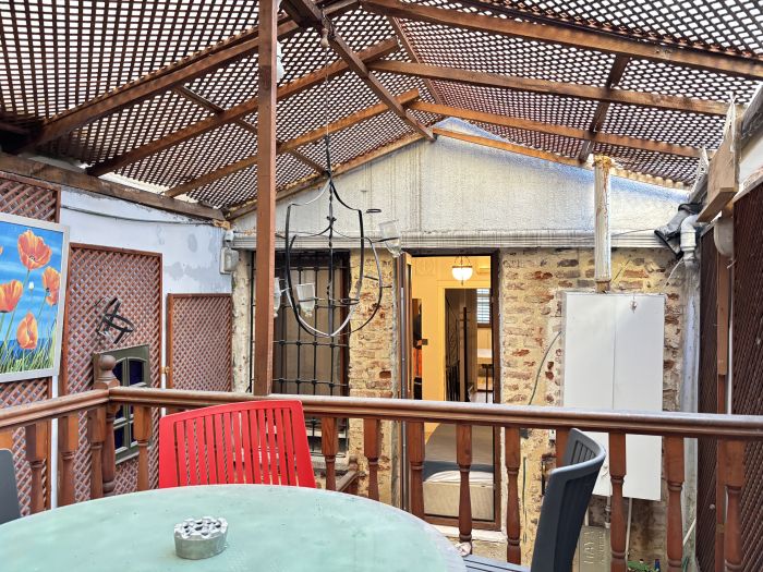 Balat’ta Eşsiz Sanat Evi | 5 Yatak Odası & Bahçe