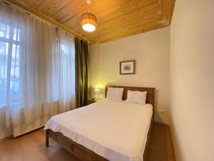 Classic Cozy 1+1 Home in Central Beyoğ