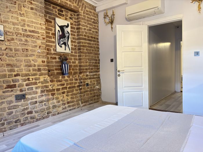 Balat’ta Eşsiz Sanat Evi | 5 Yatak Odası & Bahçe
