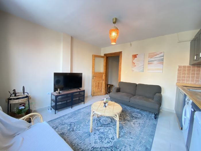 Classic Cozy 1+1 Home in Central Beyoğ