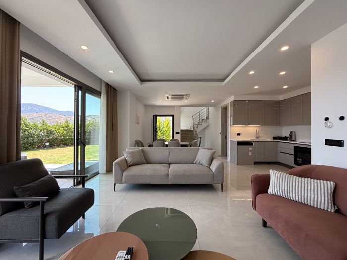 Türkbükü'nde Modern Havuzlu Villa