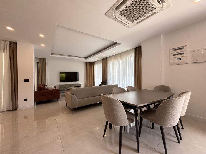 Türkbükü'nde Modern Havuzlu Villa