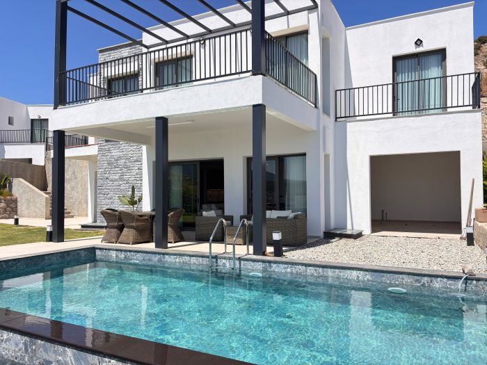 Türkbükü'nde Modern Havuzlu Villa