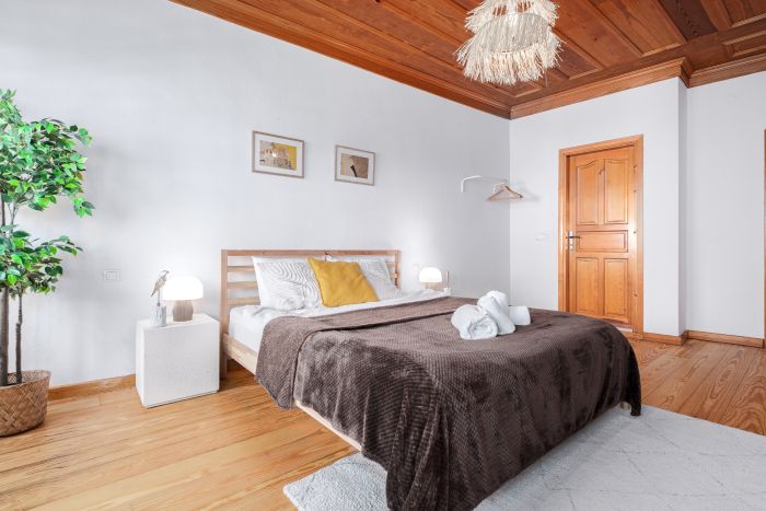 Detached Triplex with Garden & Terrace