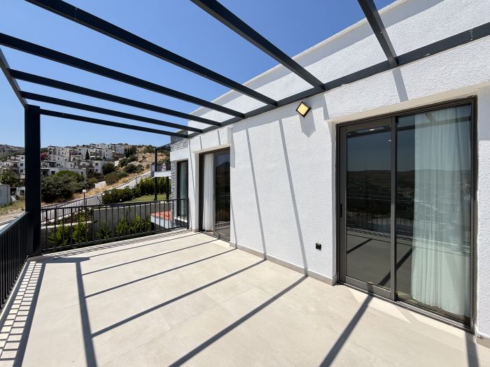 Modern 5BR Villa | Private Pool & Stunning Views