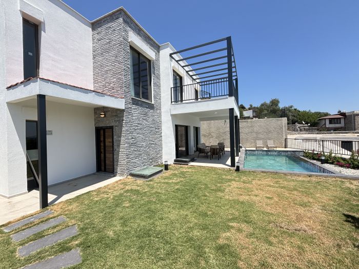 Türkbükü'nde Modern Havuzlu Villa