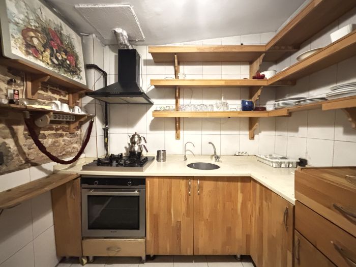 Balat’ta Eşsiz Sanat Evi | 5 Yatak Odası & Bahçe