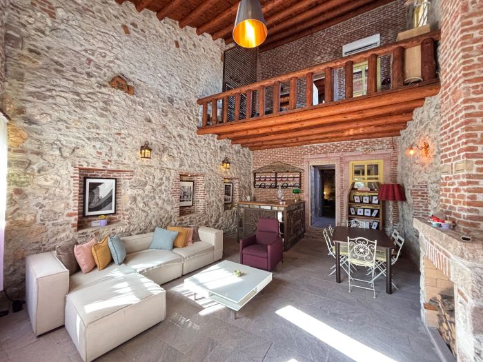 Historic Art House | Award-Winning Gallery Home