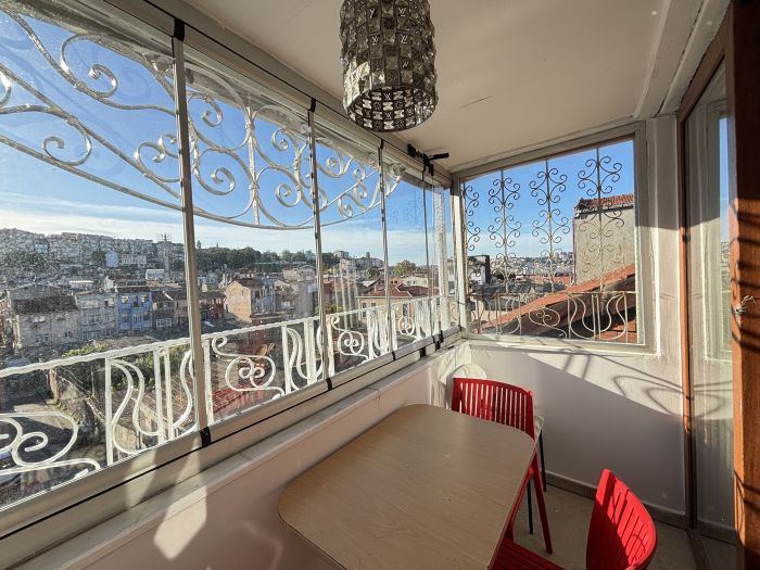 Balat’ta Eşsiz Sanat Evi | 5 Yatak Odası & Bahçe