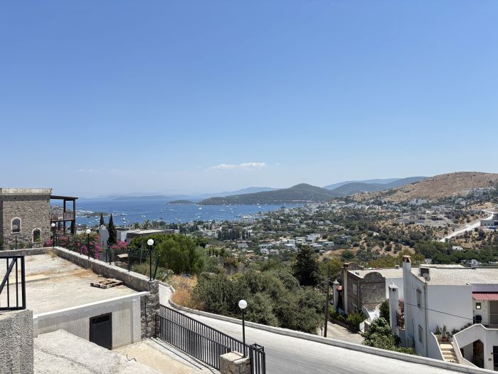 Türkbükü'nde Modern Havuzlu Villa