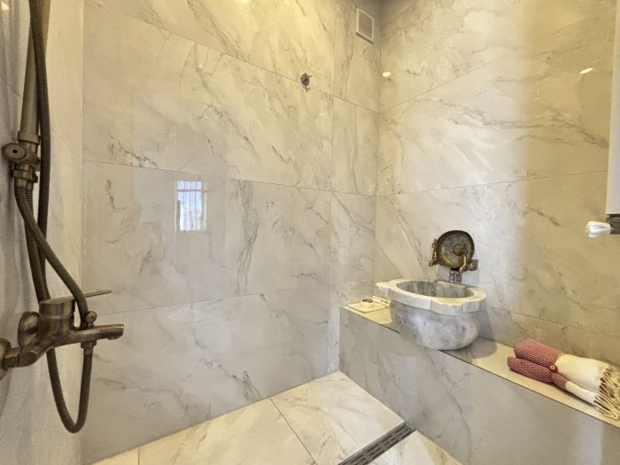 Stylish 1BR w/ Private Turkish Bath • Near Galata