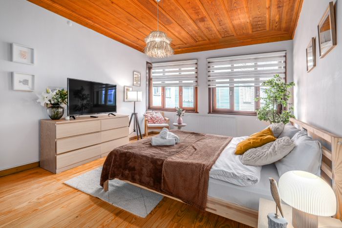 Detached Triplex with Garden & Terrace