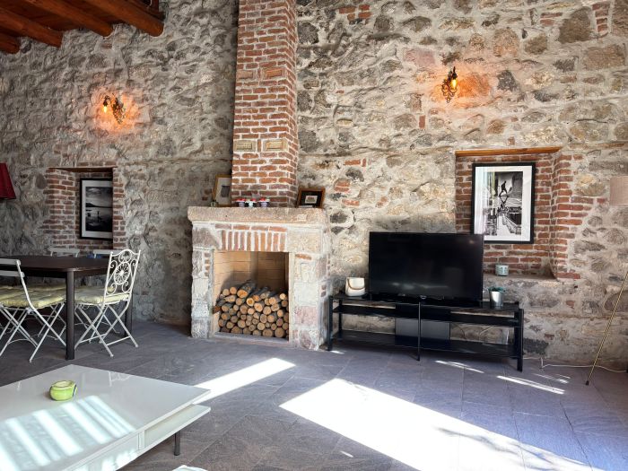Historic Art House | Award-Winning Gallery Home