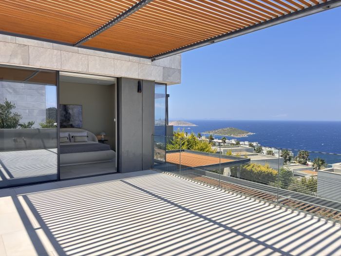 Yalıkavak Villa with Pool, Garden & Sea View