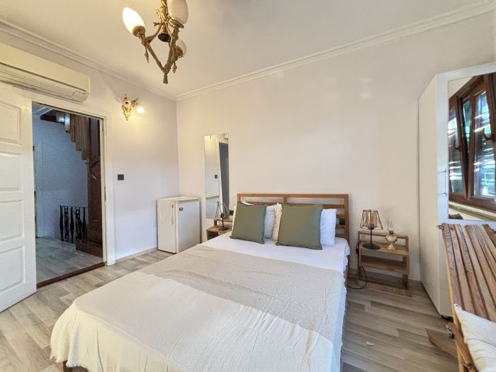 Balat’ta Eşsiz Sanat Evi | 5 Yatak Odası & Bahçe