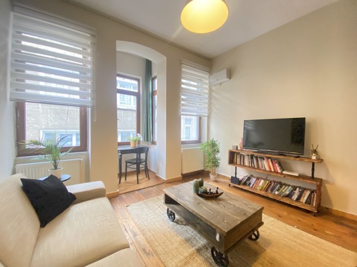 Authentic 1BR Beyoğlu Flat - Walk to İstiklal