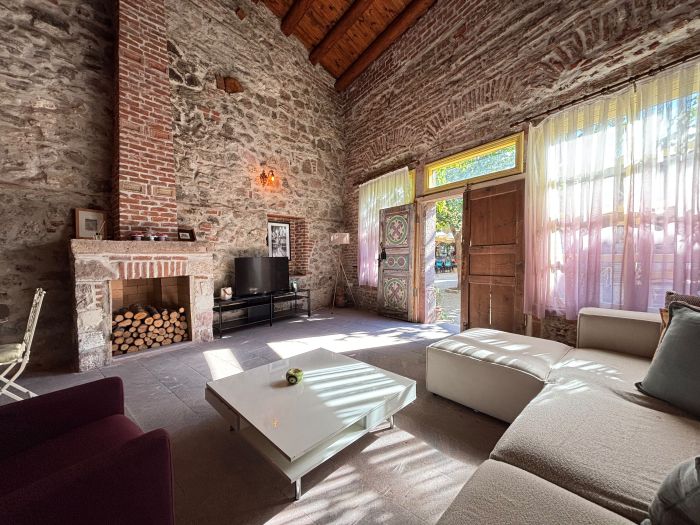 Historic Art House | Award-Winning Gallery Home