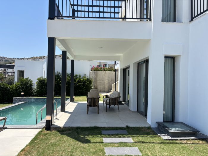 Modern 5BR Villa | Private Pool & Stunning Views