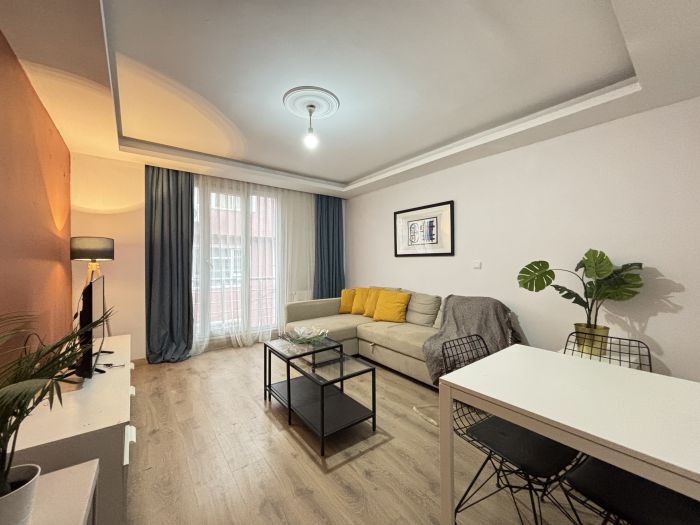 Taksim’in Kalbinde Şık 2+1 Daire!