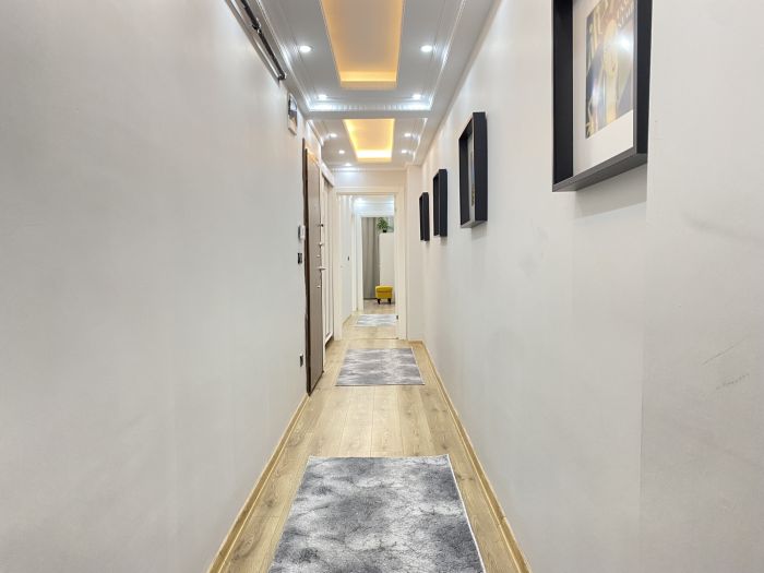 Elegant New Apartment with Fast WiFi