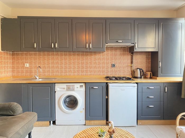 Classic Cozy 1+1 Home in Central Beyoğ