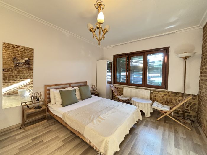Balat’ta Eşsiz Sanat Evi | 5 Yatak Odası & Bahçe