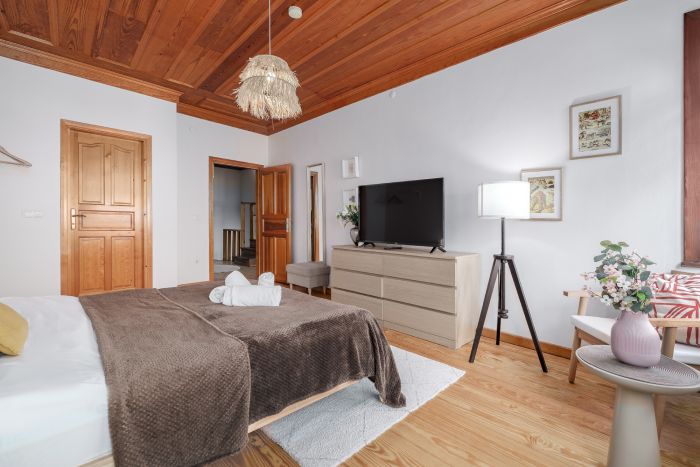 Detached Triplex with Garden & Terrace