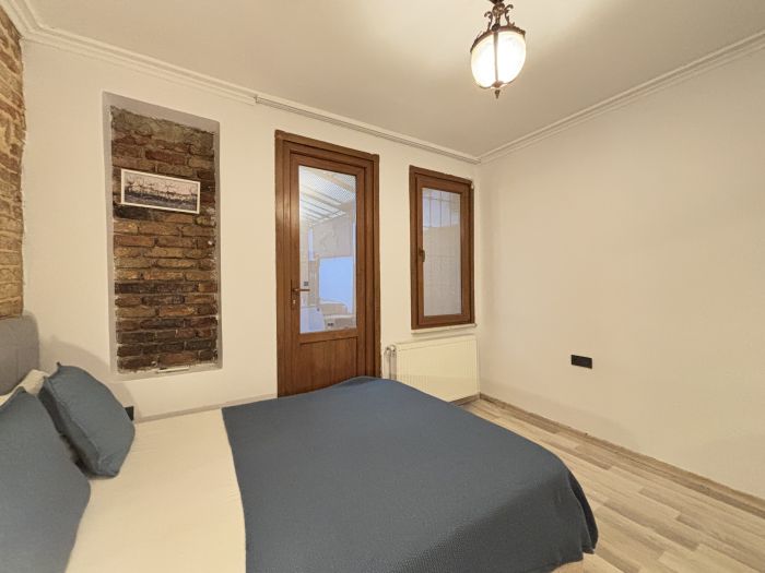 Balat’ta Eşsiz Sanat Evi | 5 Yatak Odası & Bahçe