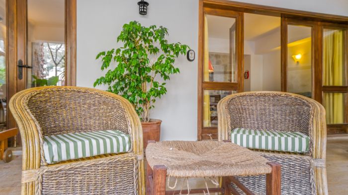 Villa with Garden & Shared Pool – 4 Min from Beach