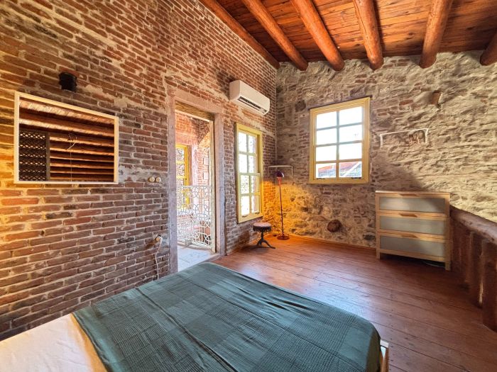 Historic Art House | Award-Winning Gallery Home