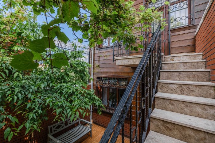 Detached Triplex with Garden & Terrace