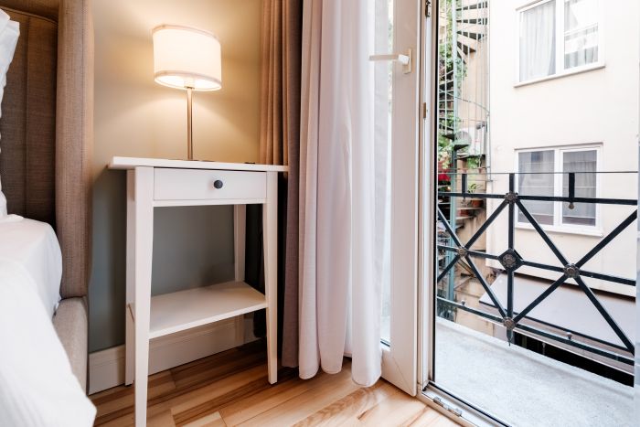 City-Center Urban Flat with Private Balcony