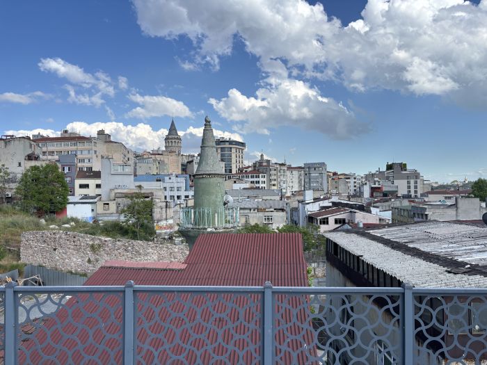 Luxury 1BR • Turkish Bath • Walk to Gala