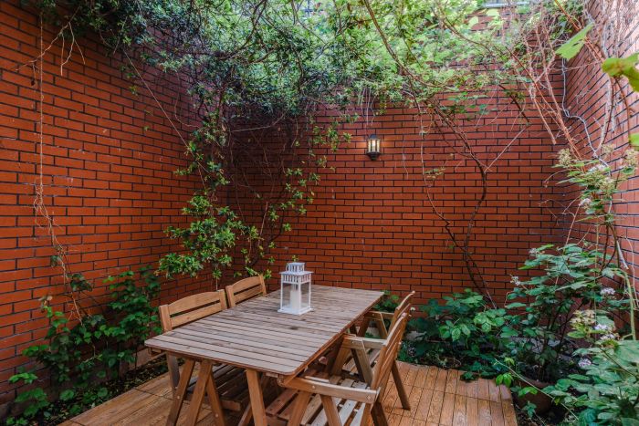 Detached Triplex with Garden & Terrace