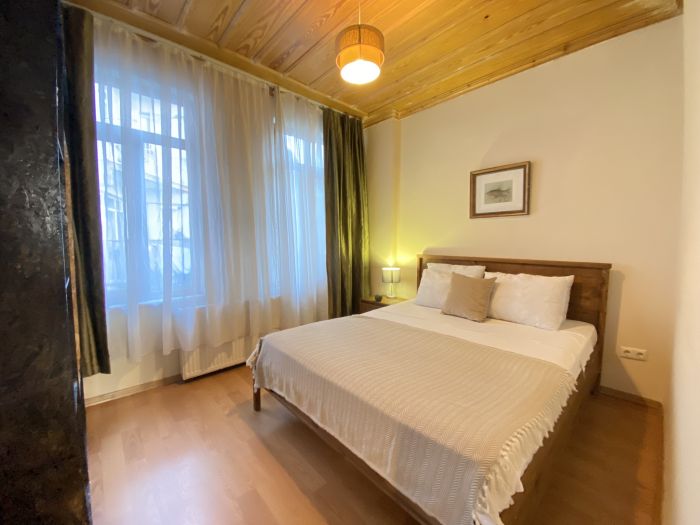 Classic Cozy 1+1 Home in Central Beyoğ