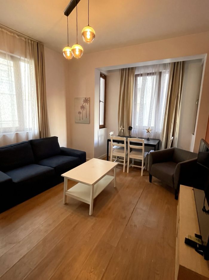 Stylish 2BR Flat Near Grand Bazaar & Eminönü