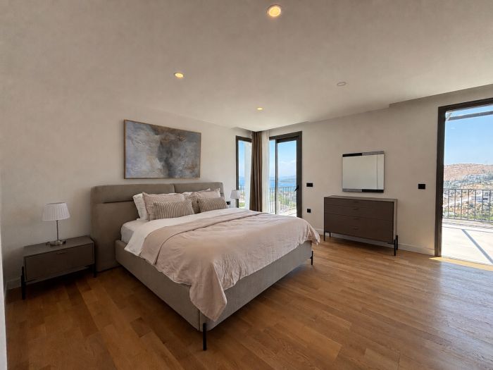 Türkbükü'nde Modern Havuzlu Villa