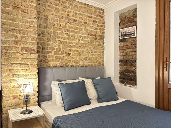 Balat’ta Eşsiz Sanat Evi | 5 Yatak Odası & Bahçe