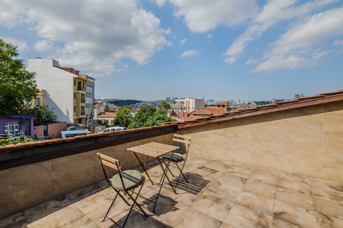 Detached Triplex with Garden & Terrace