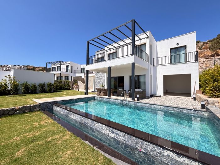 Türkbükü'nde Modern Havuzlu Villa
